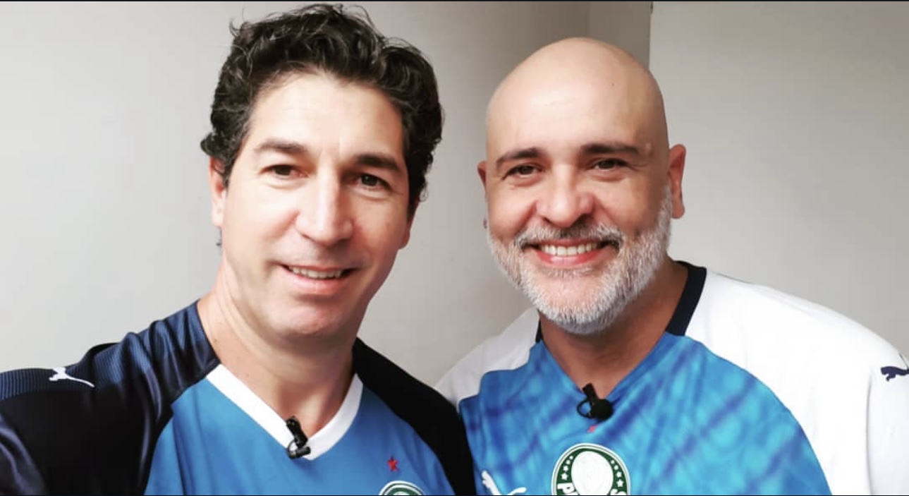 Selfie de Sérgio e Marcos sorrindo, Marcos com a camisa azul de goleiro do Palmeiras